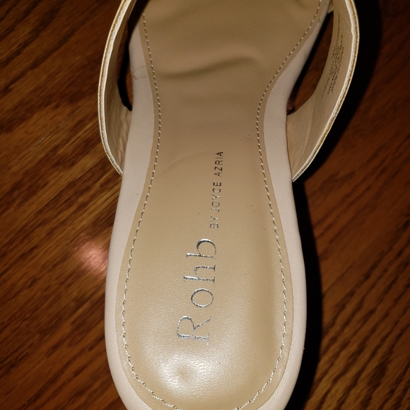 *NEW* Never worn. Rohb by Joyce Azria.   Size 7.5 - Picture 5 of 5